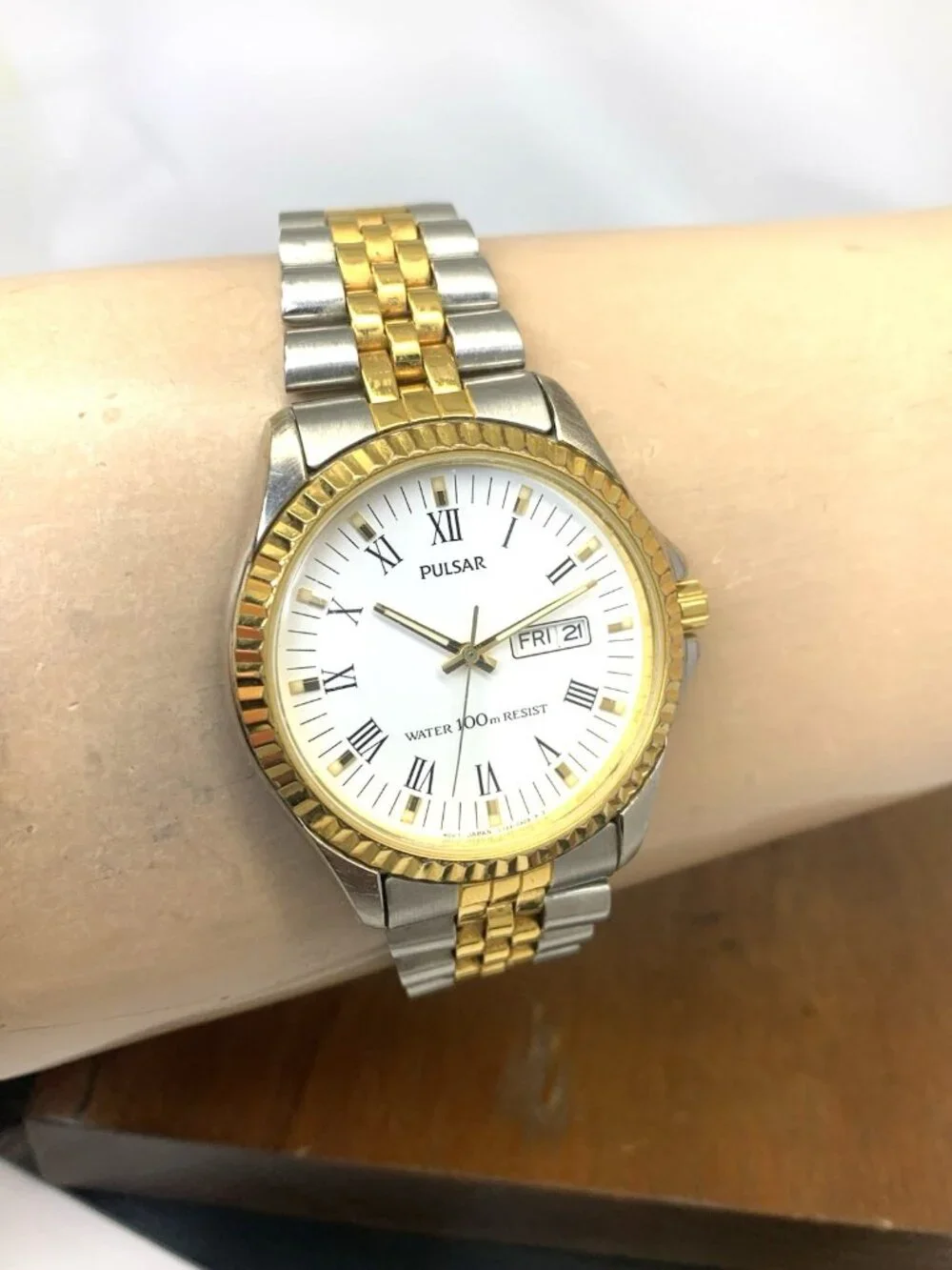 Pulsar Men's Watch V733-0A00 Vintage Quartz White Dial Day Date Two Tone Steel